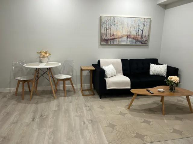 Cozy Private Suite | Under 10 Mins to South Health Campus | Desk & Kitchenette | Pet-Friendly