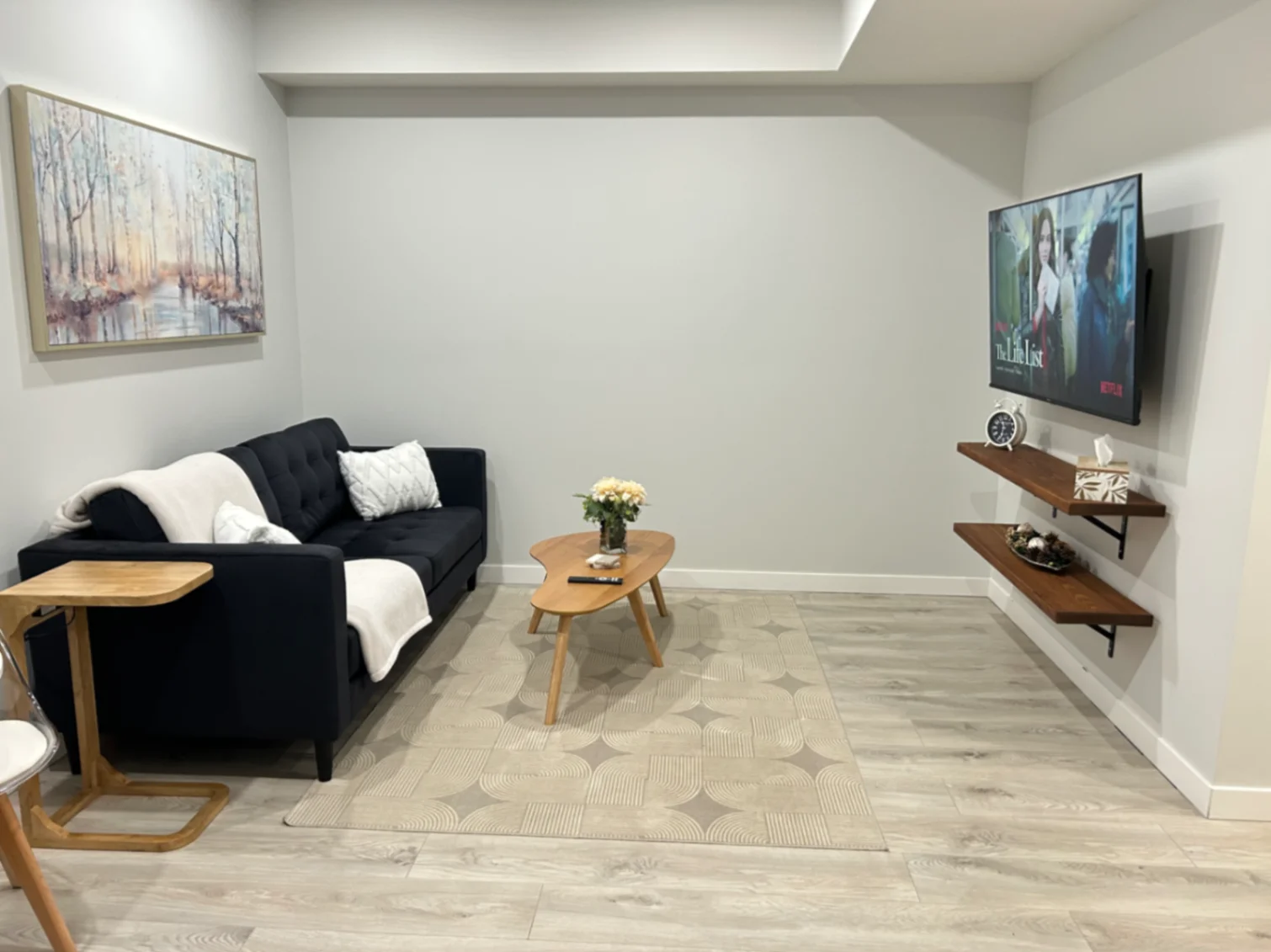 Cozy Private Suite | Under 10 Mins to South Health Campus | Desk & Kitchenette | Pet-Friendly