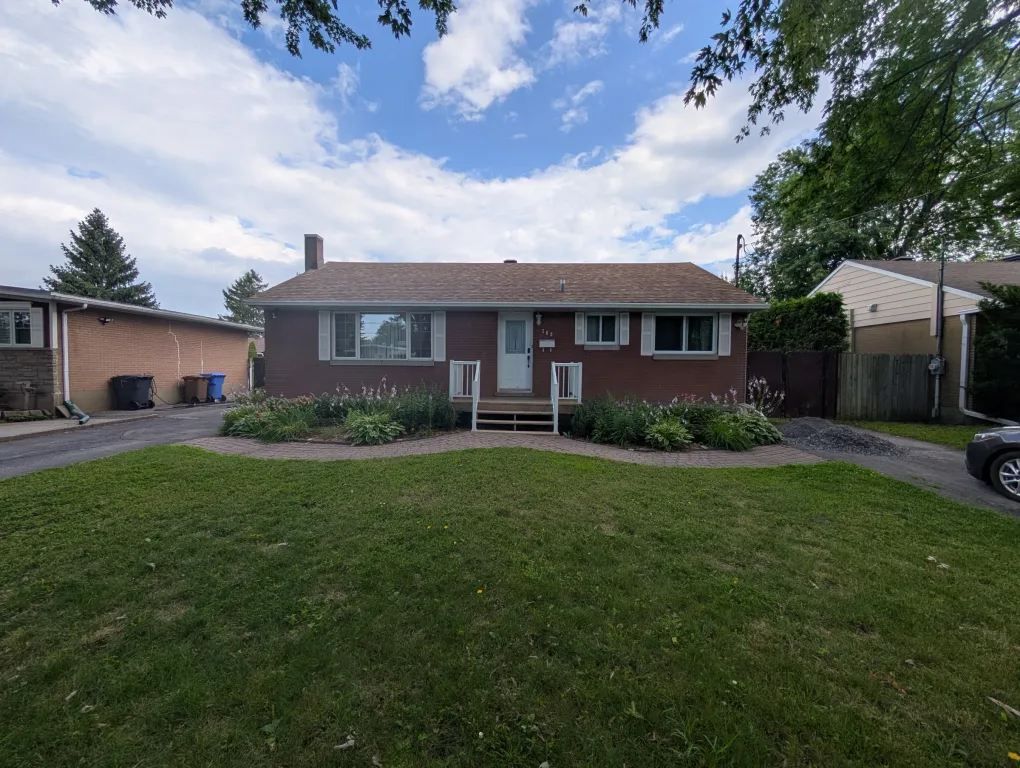 Entire home only 5km away from future Vaudreuil-Soulanges Hospital