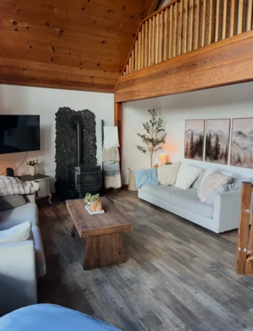 Beautiful Upper Floor Lake House