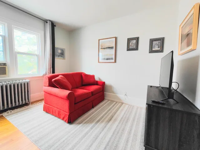 Quiet 1 bedroom, 8 mins from HSN