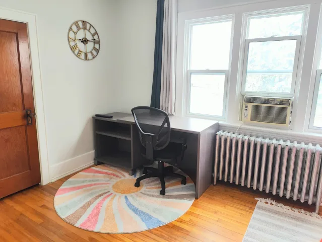 Quiet 1 bedroom, 8 mins from HSN