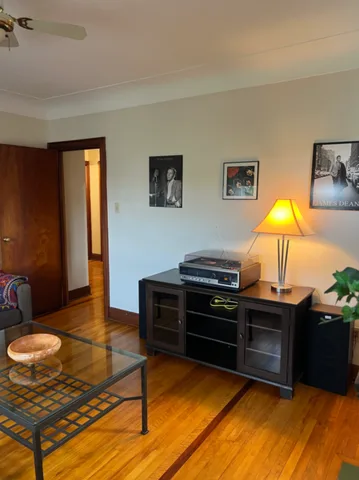 Furnished apartment near few hospitals