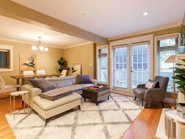 1/2 Duplex 3 BR & 2 Bathroom w/ 1 parking in back