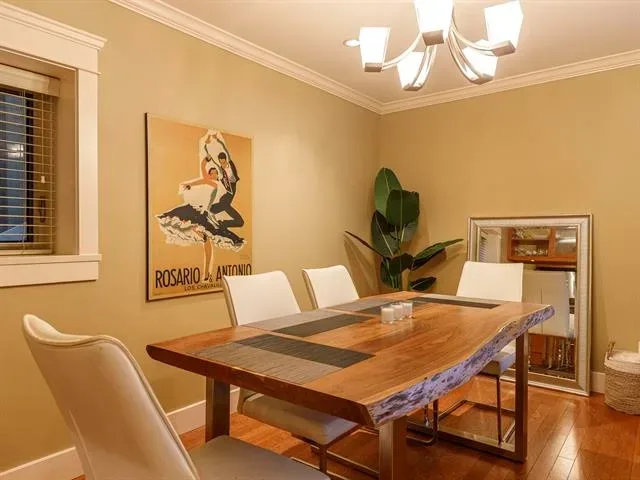 1/2 Duplex 3 BR & 2 Bathroom w/ 1 parking in back