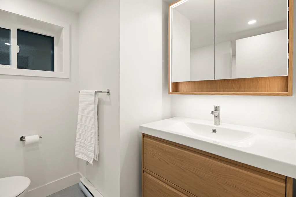 Beautiful, Newly Renovated, Fully Furnished Suite