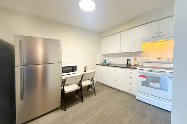 Furnished 2-Bedroom Apartment Near University of Windsor & Windsor Regional Hospital