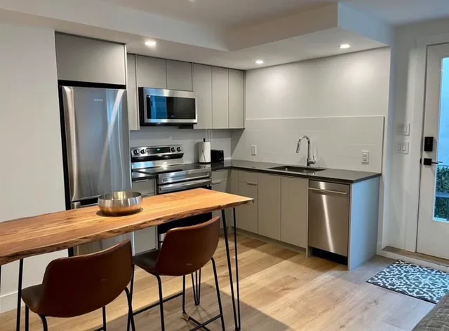 Beautiful Suite in the Heart of the North Shore Mountains 