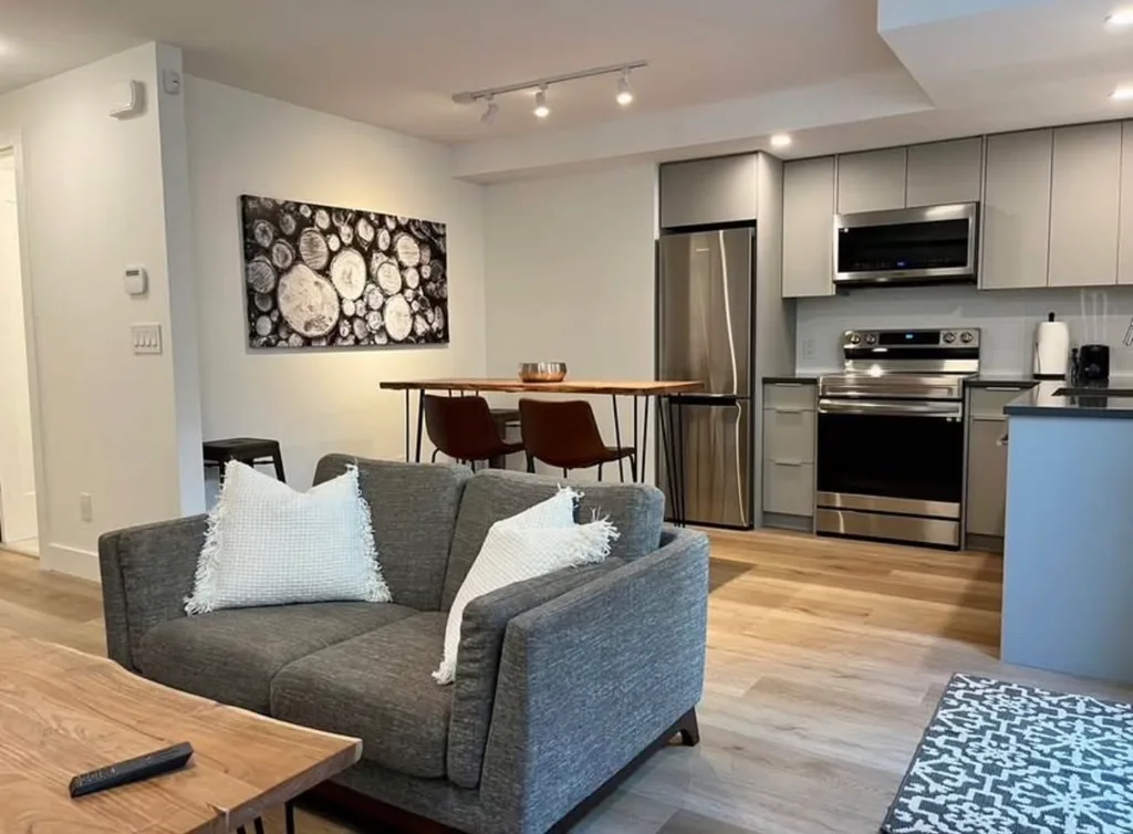 Beautiful Suite in the Heart of the North Shore Mountains 
