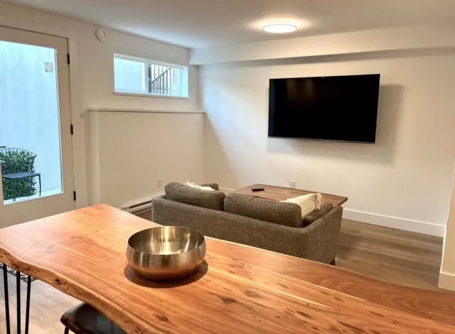 Beautiful Suite in the Heart of the North Shore Mountains 