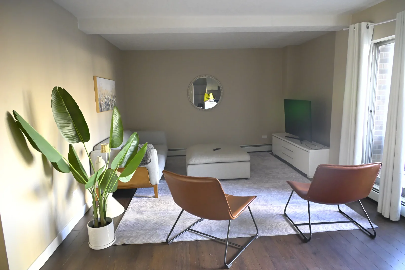 Beautiful Fully Furnished 2-Bedroom Condo, Parking, Prime 17th Ave Location