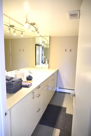 Beautiful Fully Furnished 2-Bedroom Condo, Parking, Prime 17th Ave Location