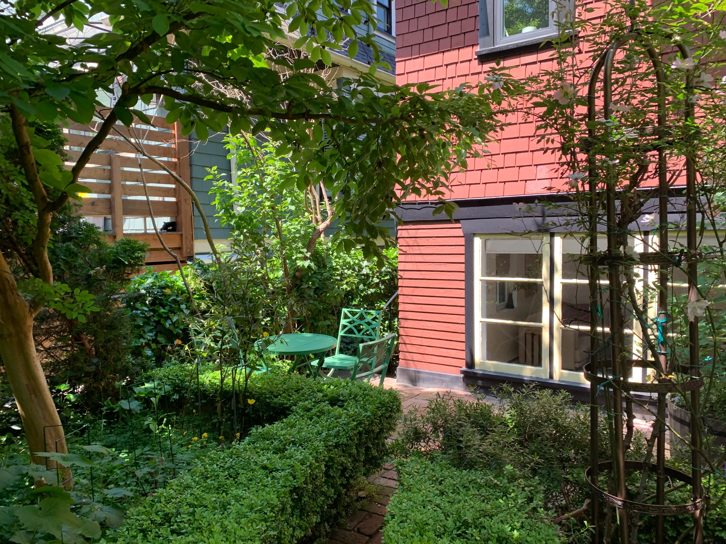 Charming – Garden-Level – In-Suite Laundry – Patio Near – MSJ, VGH, BCCH & SP (Mount Pleasant, Van)