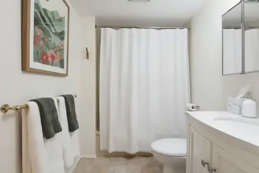 Spacious and stylish garden suite  