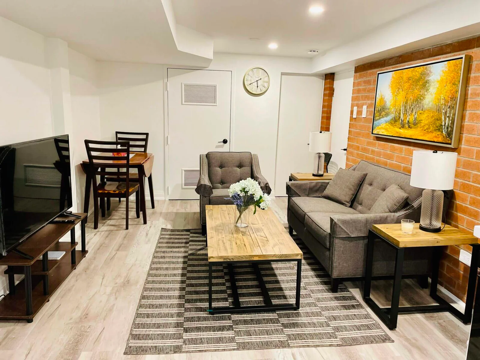 11 JACINTA AIRBNB LIVINGROOM UNIT2