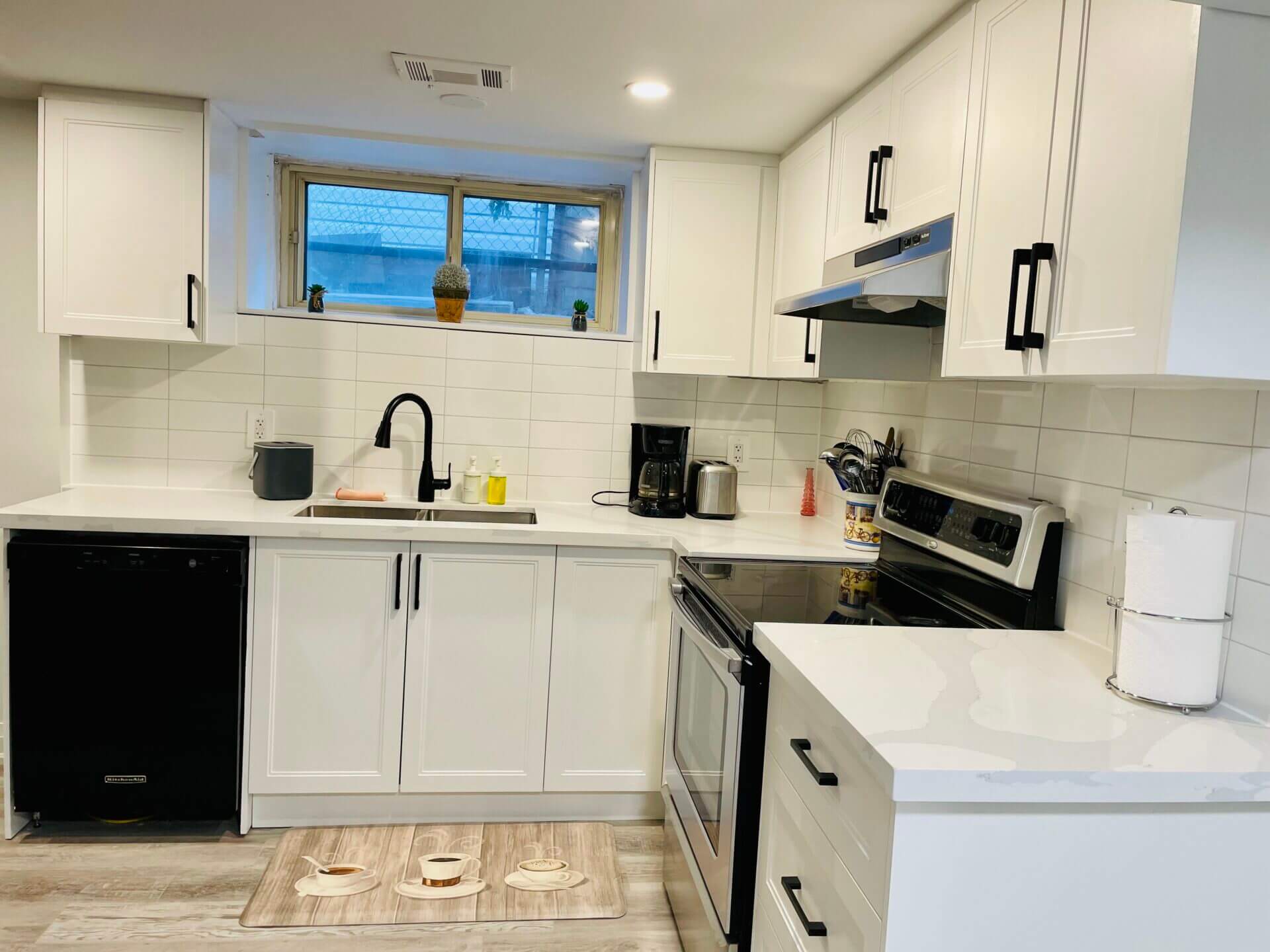 11 JACINTA AIRBNB KITCHEN UNIT2(2)