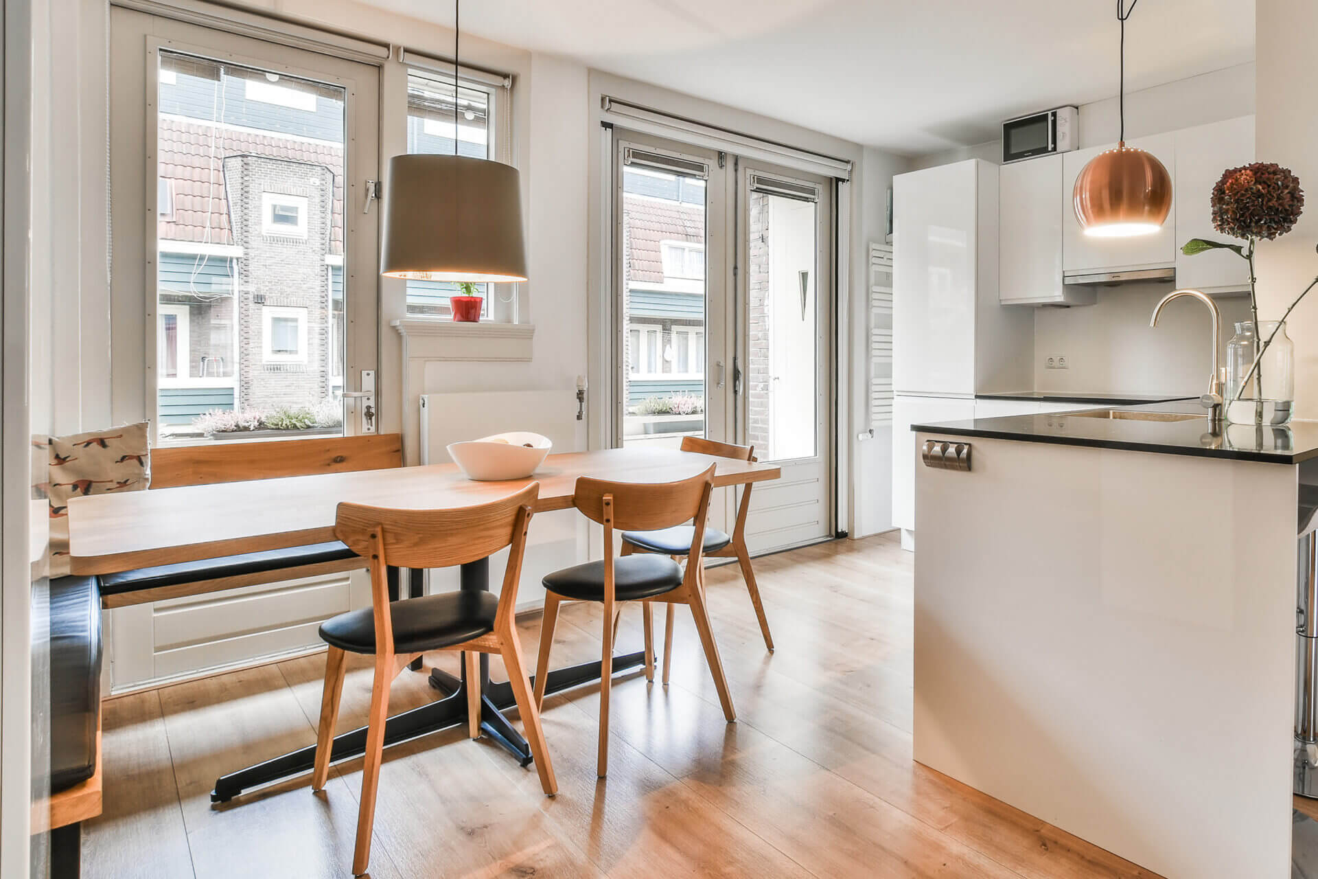 cozy-dining-room-modern-apartment