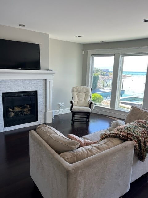 Family room 4