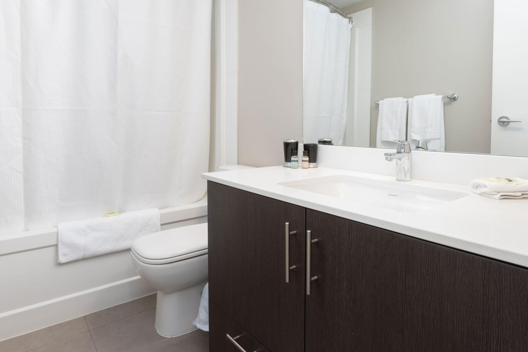 The Hendrix - 1 BR - Bathroom