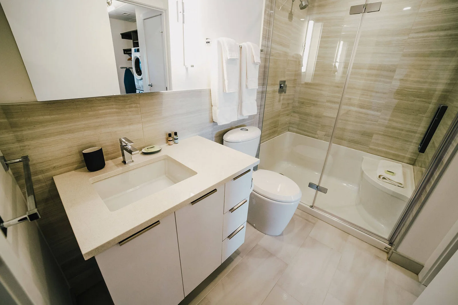 LXTX 1 bedroom bathroom