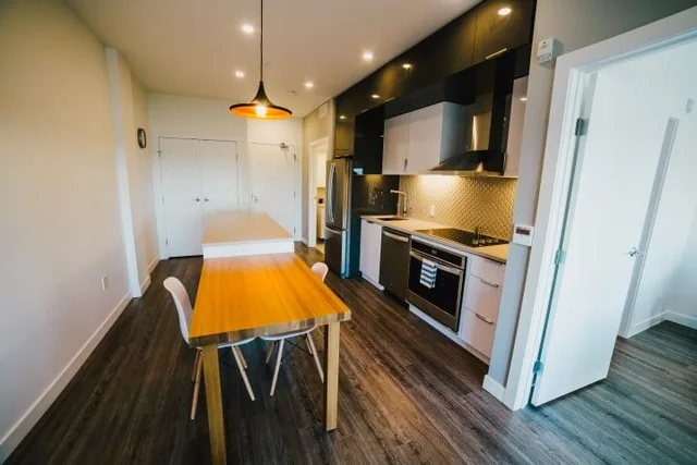 LXTX 1 bedroom dining area