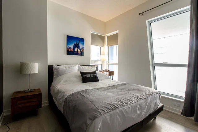 Studio On Richmond - 1 bedroom + den bed