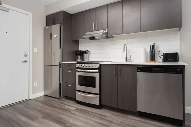 The Hendrix - 1 BR - Kitchen