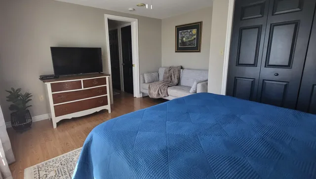 bedroom tv