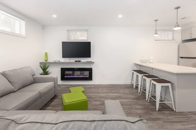 703_5th_St_E-Airbnb-25