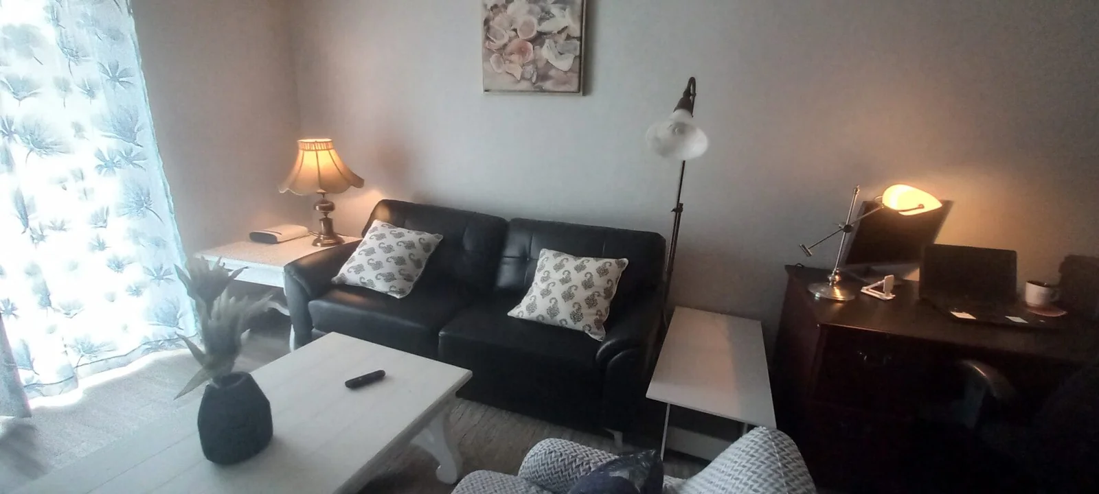 Workstation 2 -Living Room -003