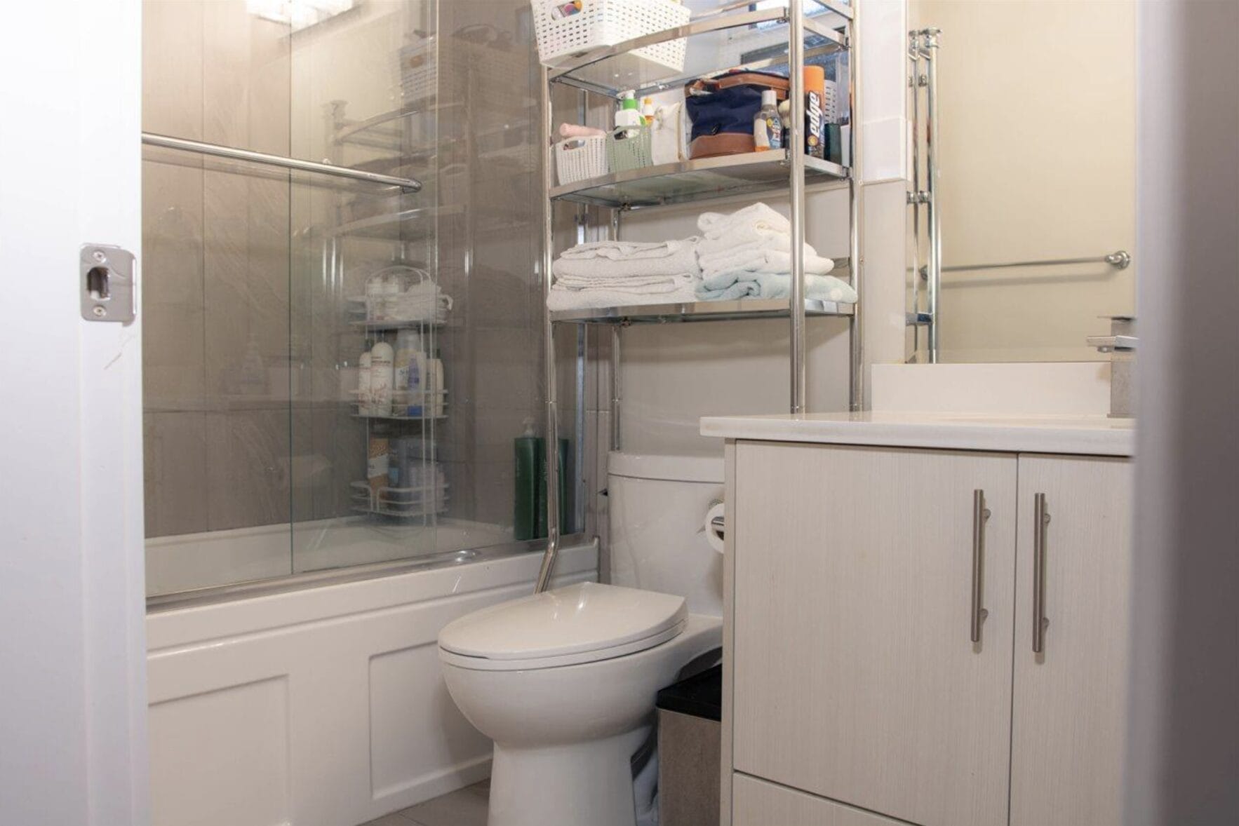Suite bathroom